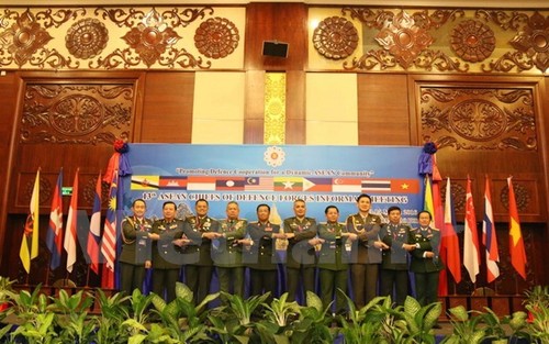 Vietnam holds bilateral meetings on ACDFIM-13 sidelines - ảnh 1